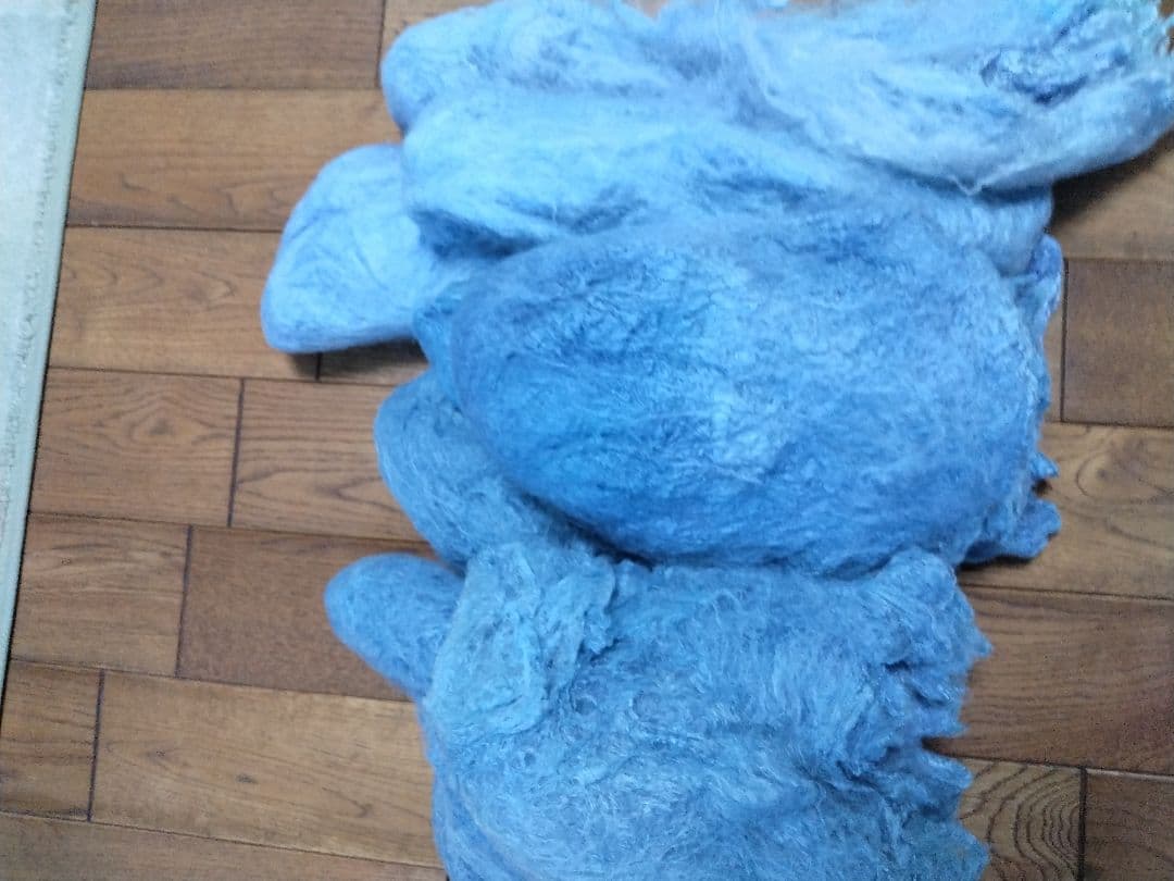 絹藍染めと草木染めの袋真綿1460g