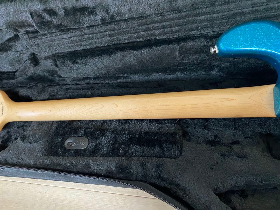 ベース Musicman RAY34 Blue Sparkle Sterling