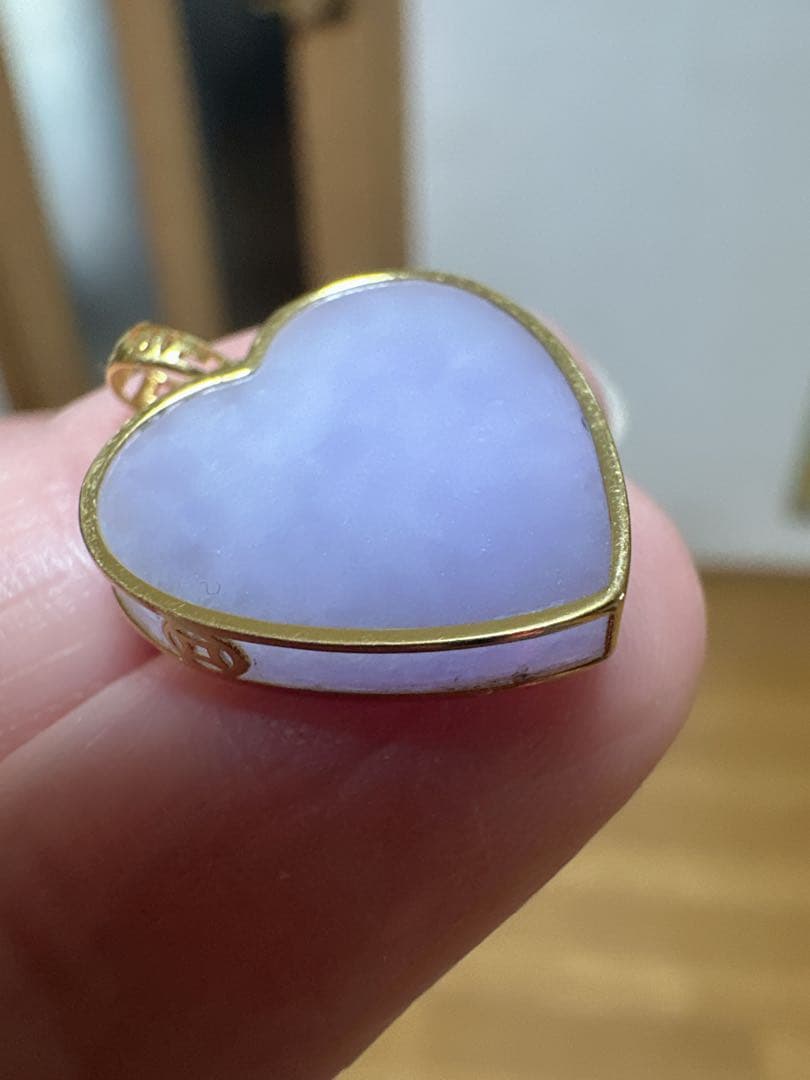 「新品］18K金ハート型純天然淡い紫色ペンダント　鑑定書付き