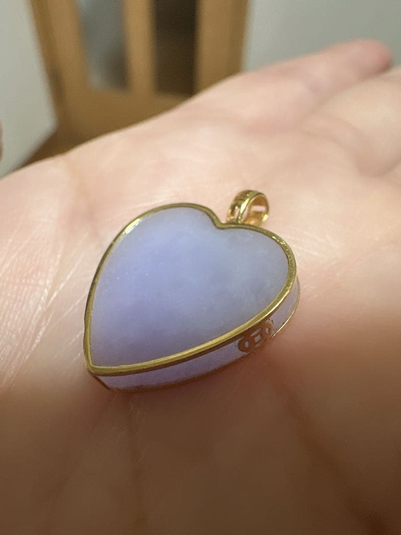 「新品］18K金ハート型純天然淡い紫色ペンダント　鑑定書付き