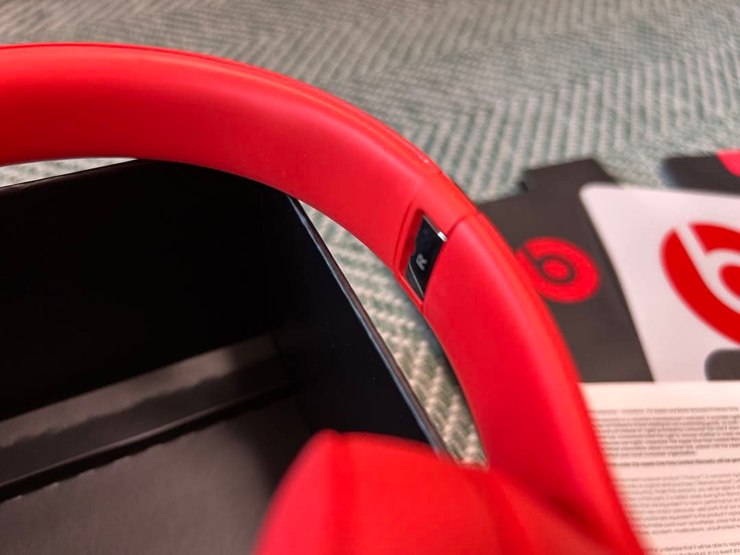 Beats Solo3 Wireless レッド