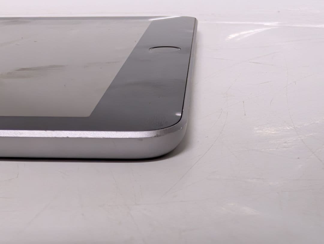 M*y様 iPad　WiFi+Cellularモデル　第6世代　A1954