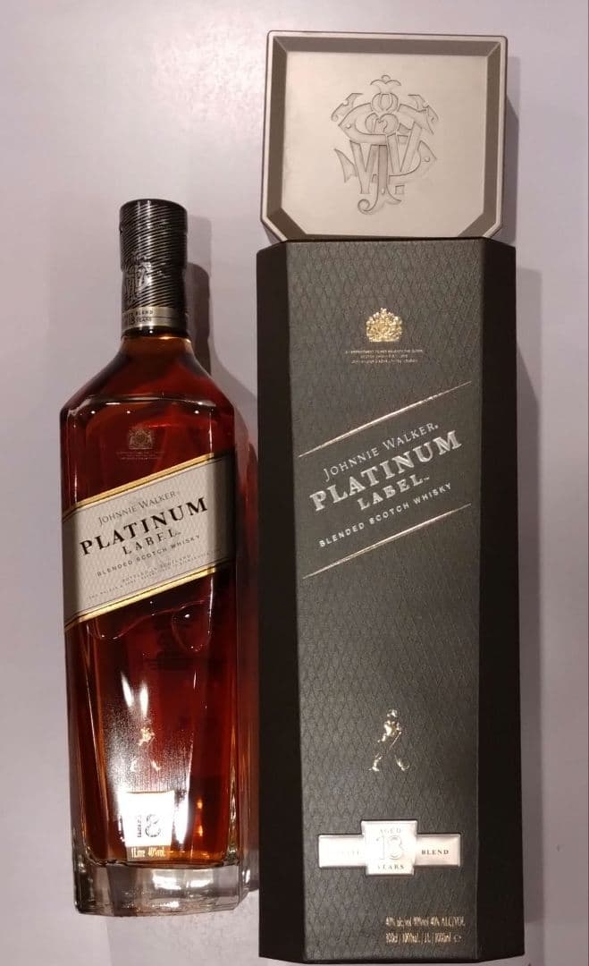 ジョニーウォ−カー プラチナムラベル 18年 700ml