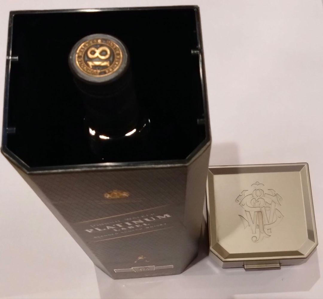 ジョニーウォ−カー プラチナムラベル 18年 700ml