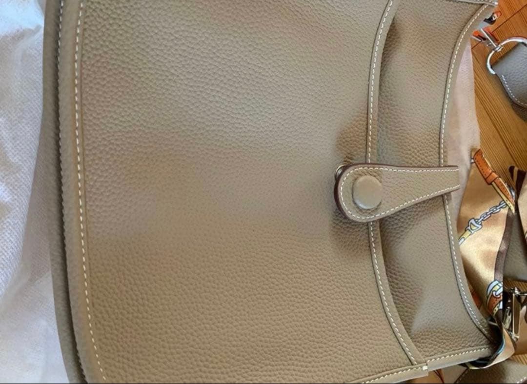 えり°・*:.。.☆ 新品未使用 Hパンチング ショルダーバッグ