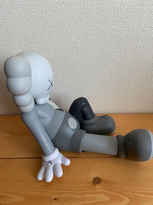 正規品　カウズ OriginalFake フィギュア 人体模型 グレー KAWS