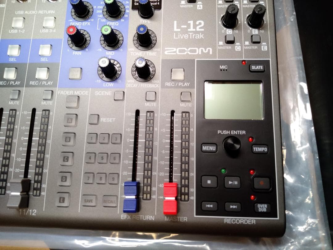 未使用品　ZOOM LiveTrak L-12 デジタルミキサー