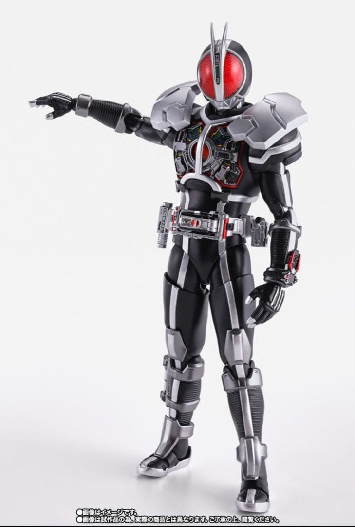 S.H.Figuarts 真骨彫製法　仮面ライダーファイズ　アクセルフォーム