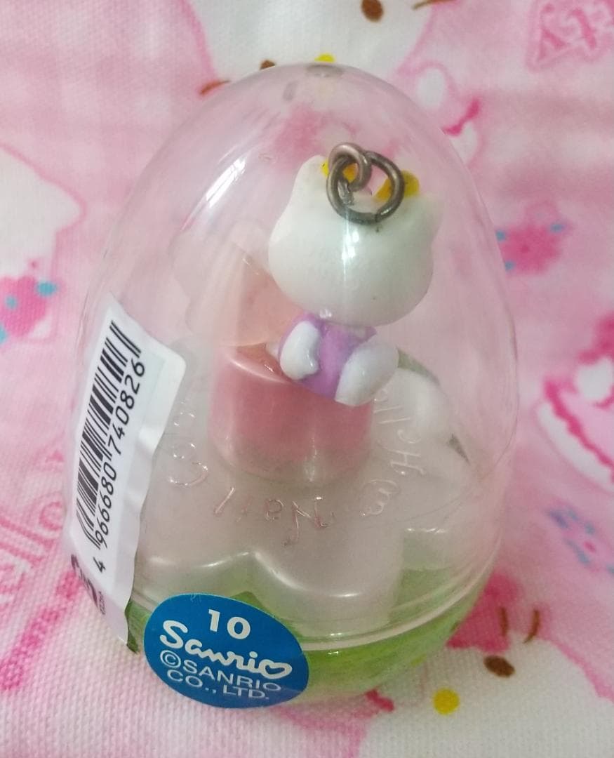 キティ　アイシャドウパレット　リップ＆グロス　ネイルカラー　マスコット　蝶