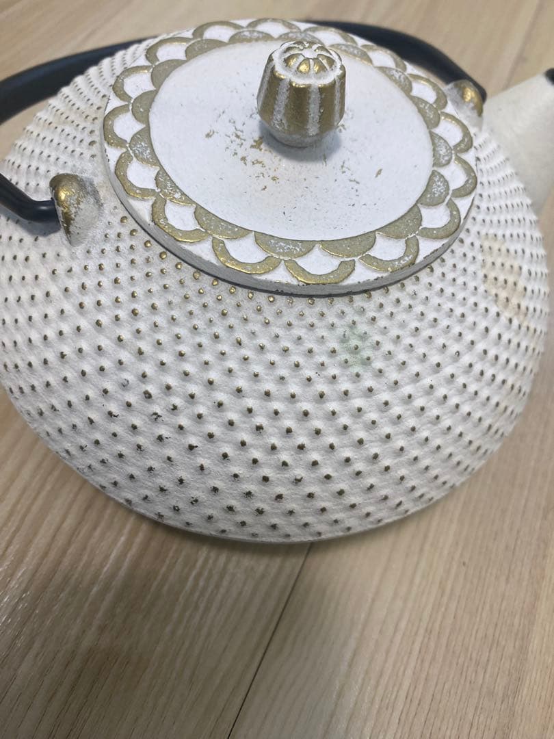 南部鉄器【南部宝生堂 及富 OITOMI】令和霰　瓶敷セット (ホワイト 白）