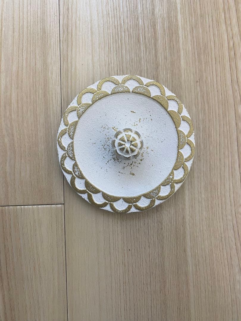 南部鉄器【南部宝生堂 及富 OITOMI】令和霰　瓶敷セット (ホワイト 白）