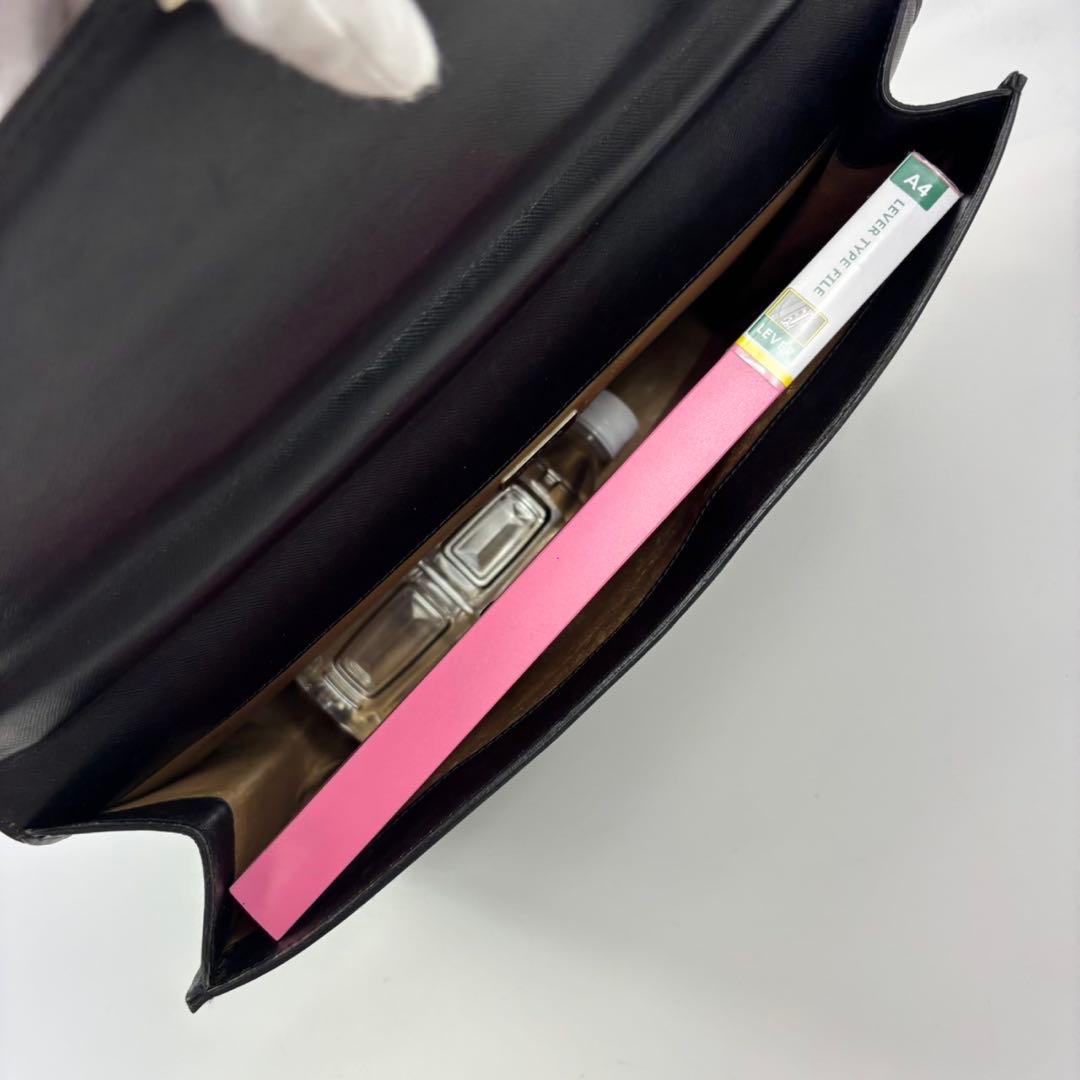 プラダ サフィアーノレザー ブリーフケース ブラック 大容量