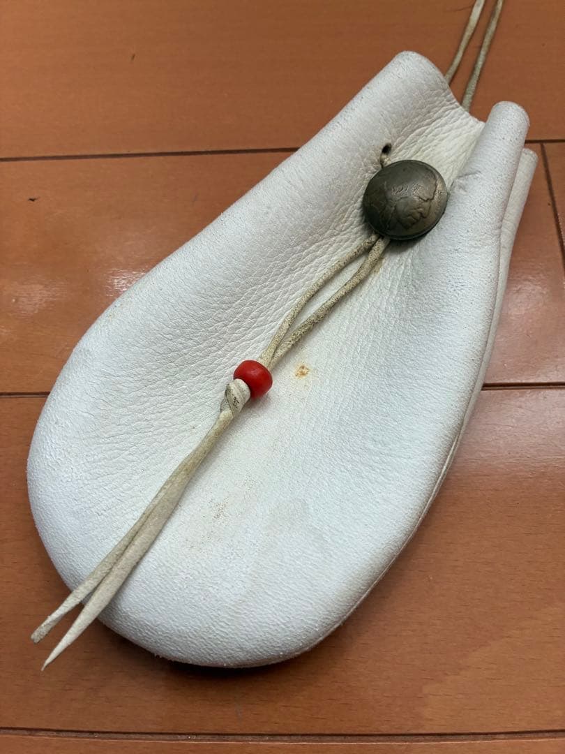 GORO'S 5セント コンチョ付き 巾着ポーチ 鹿皮 ホワイト