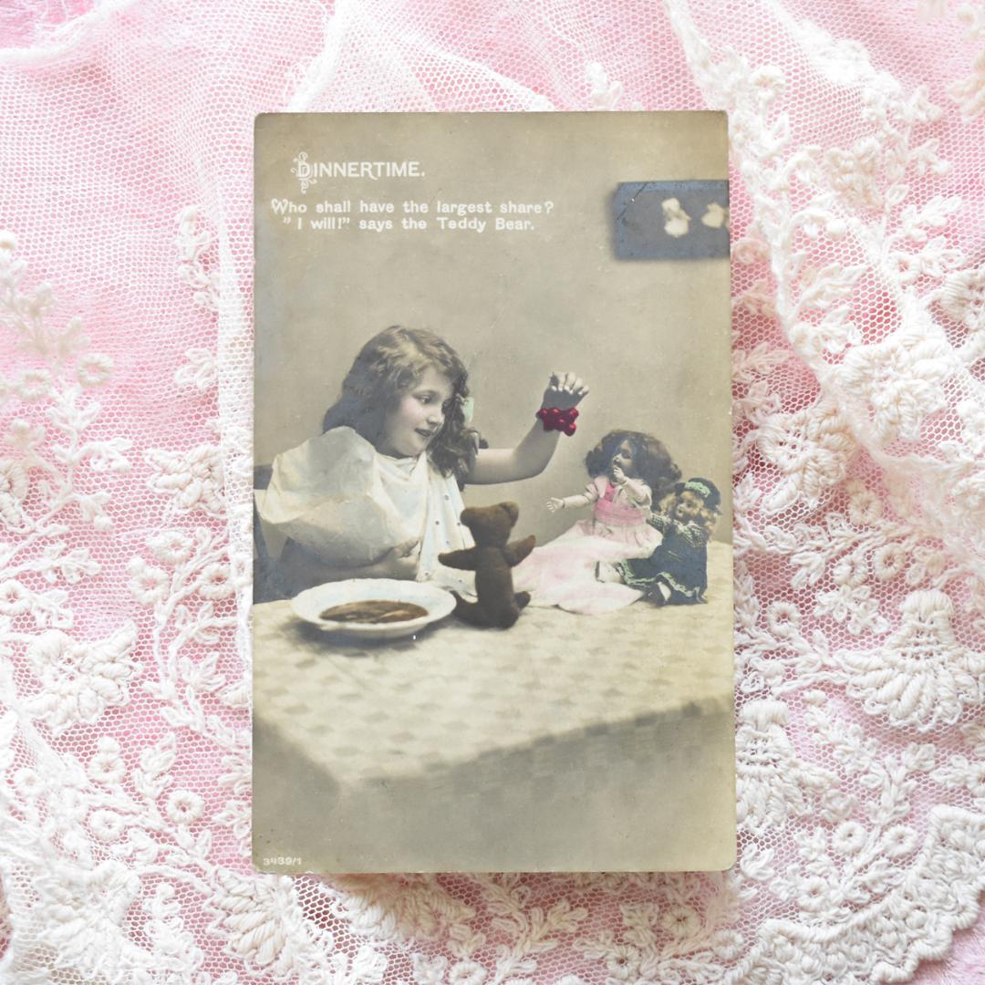 アンティークポストカード　少女とベアとお人形のディナータイム