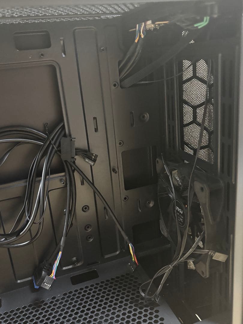 MSI MAG VAMPIRIC 100R ゲーミングPCケース