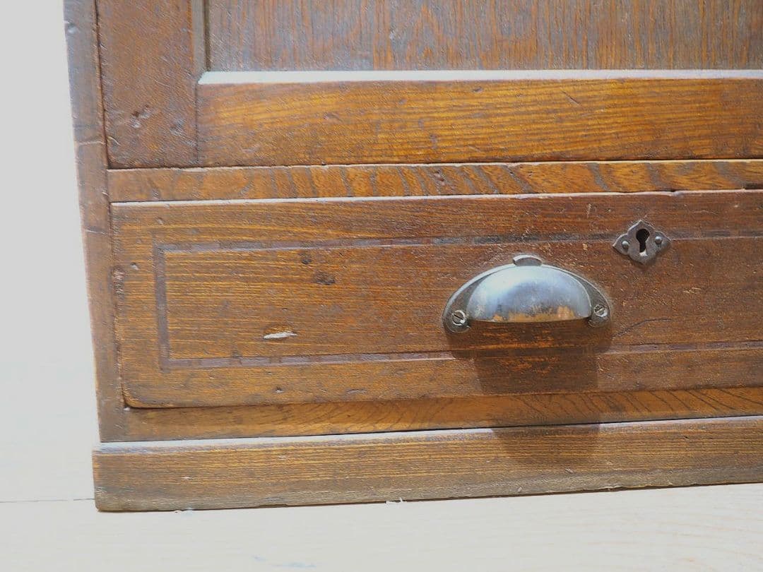 1275 アンティーク　ケンドン扉の収納棚　展示台　ケース　古家具　レトロ　金具