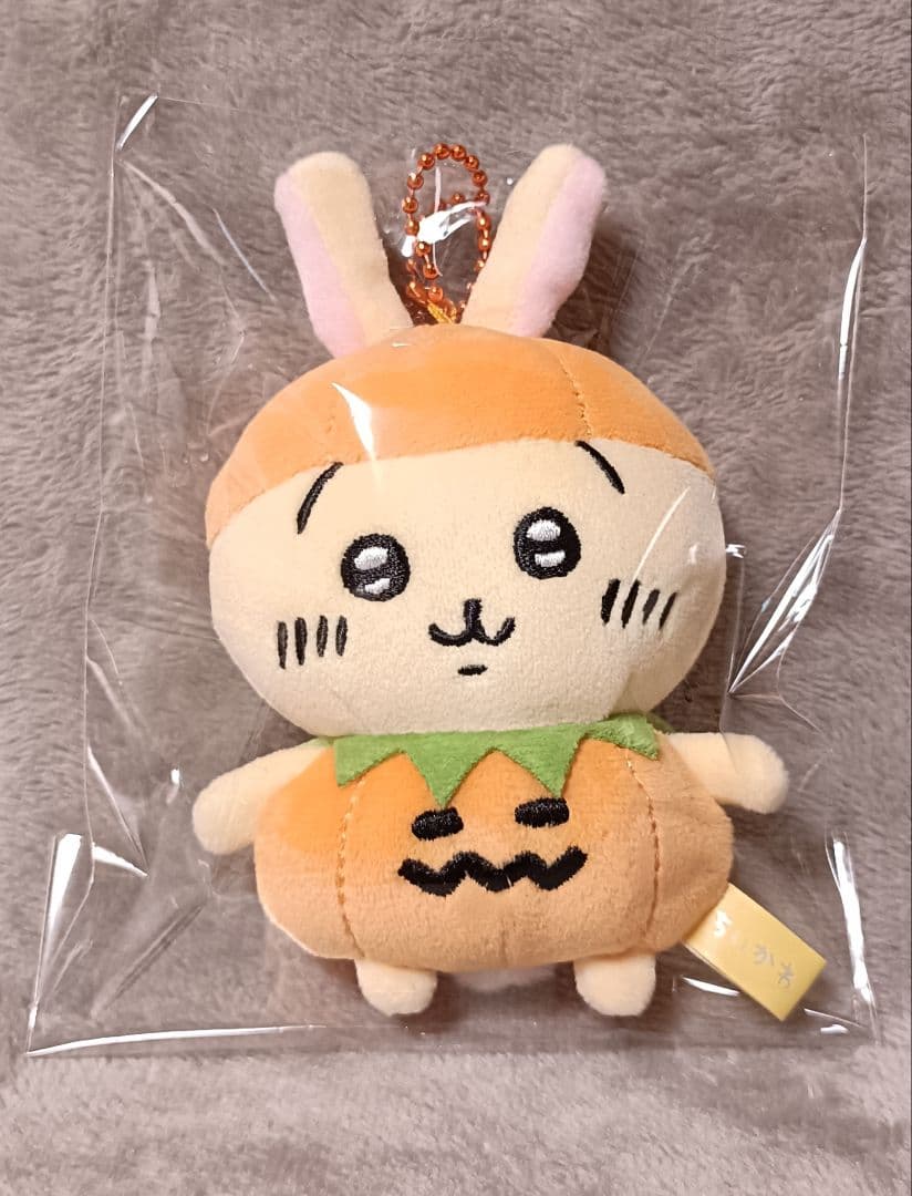 ちいかわ　うさぎ　仮装…ってこと！？なぷちミニマスコット　ハチワレ　仮装