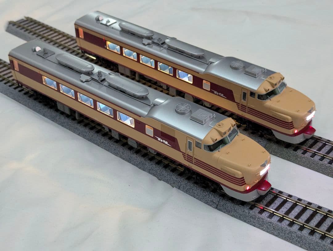 KATO　キハ８１ 【1-612】　HOゲージ　2両セット　純正室内灯点灯