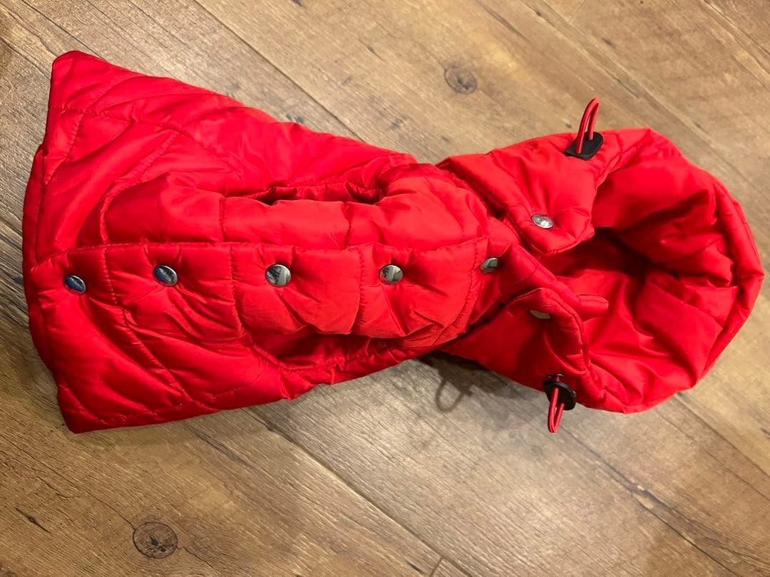 PRADA 赤 フード付きダウンジャケット