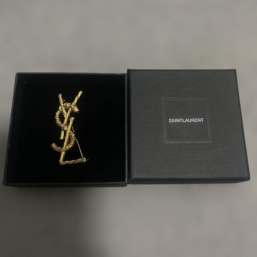 SAINT LAURENT ゴールドブローチ YSLロゴ