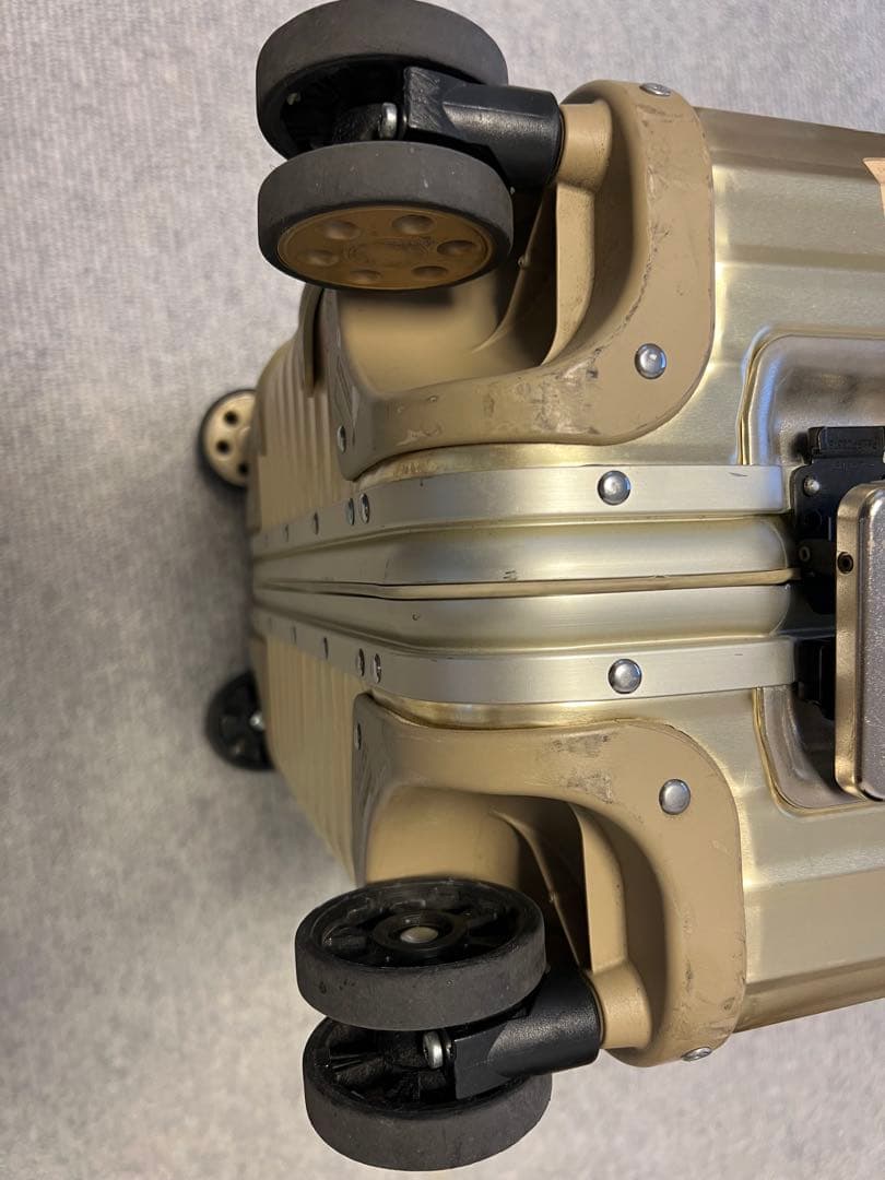 あーや★さんさん専用　希少　４輪RIMOWA シャンパンゴールド