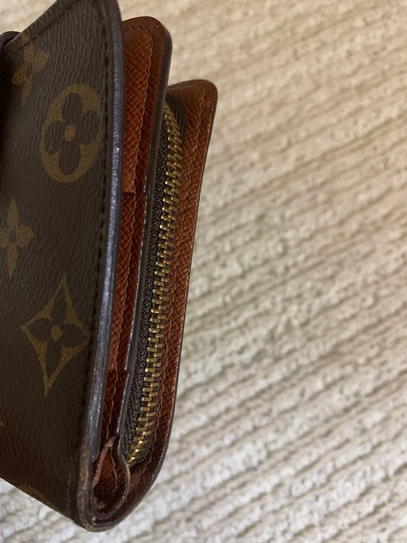 ルイ・ヴィトン 二つ折り財布 ダークブラウン。LOUIS VUITTON 。