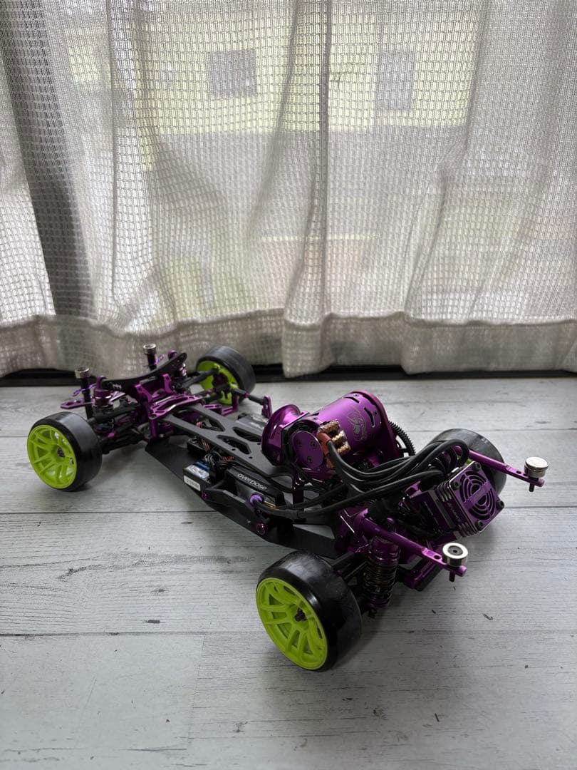 Vacula II RS シャーシキット ダンパー付きボディーはサービス