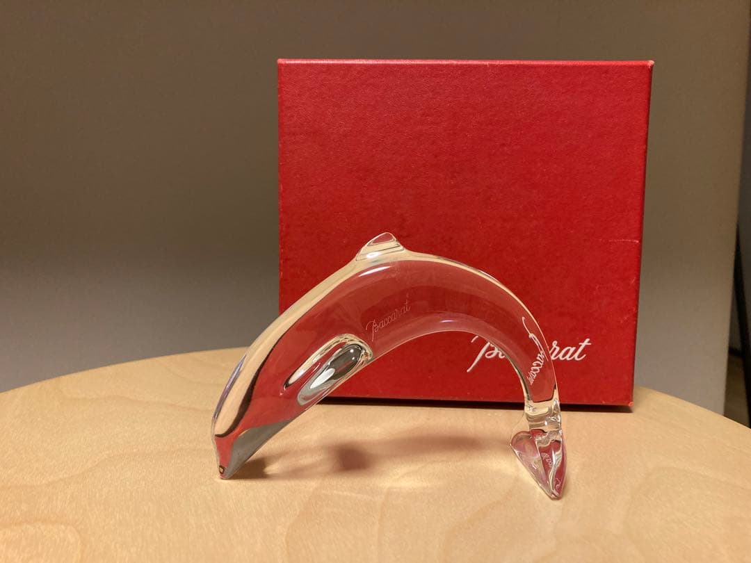 バカラ　イルカ　フィギュリン