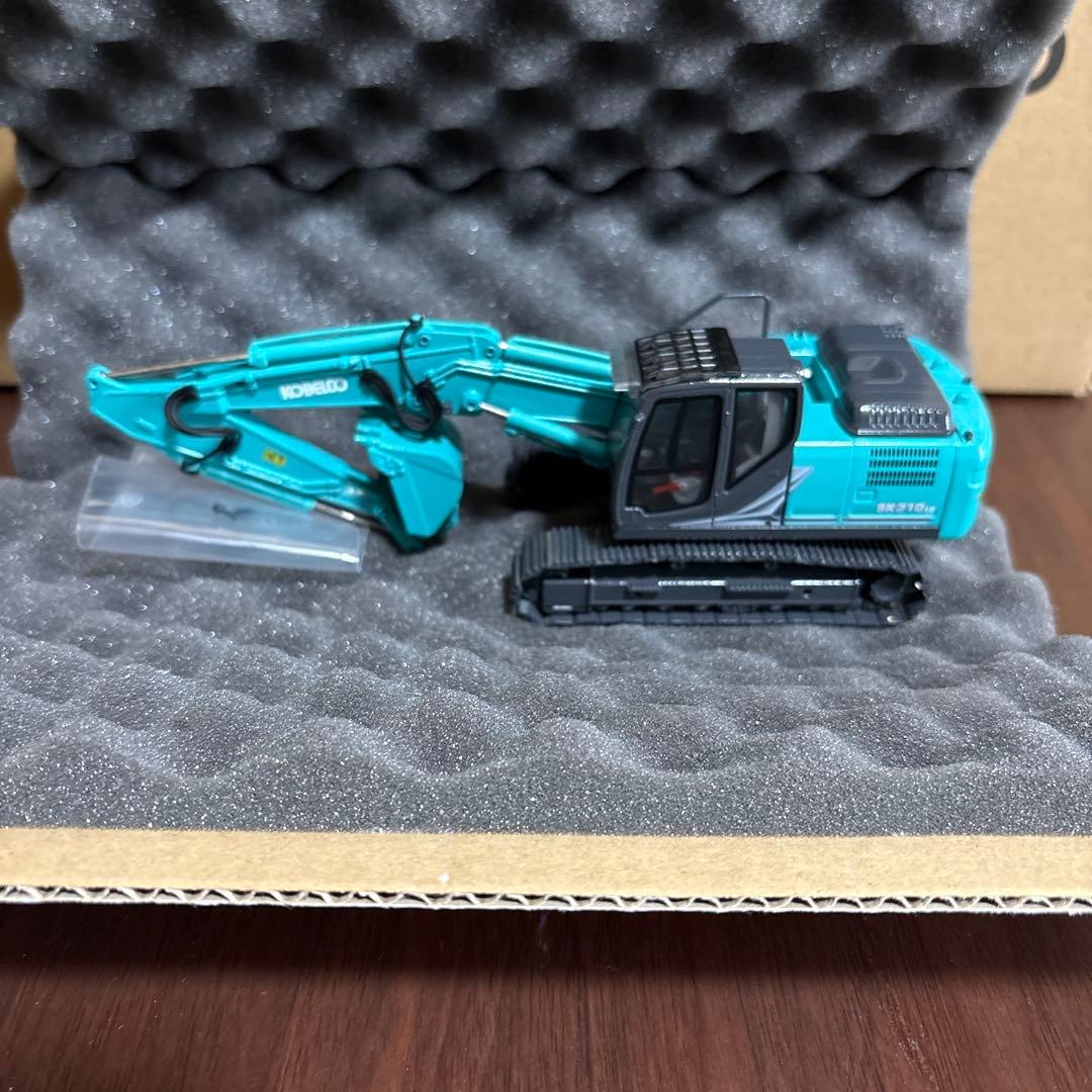 生産終了品　KOBELCO SK210 LC 1:50スケールモデル