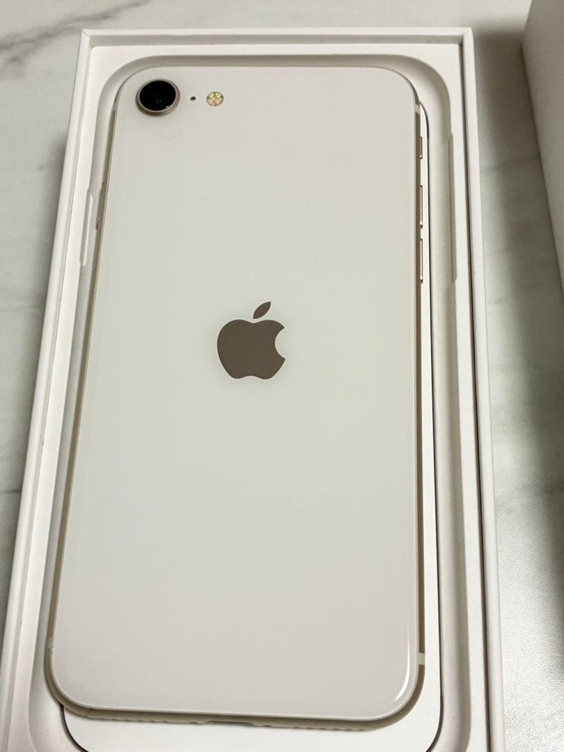 iPhone SE（第3世代）64GB スターライト SIMフリー 本体