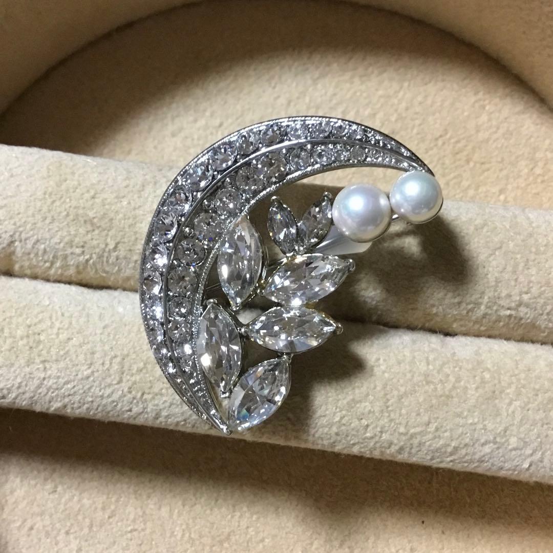 在庫一掃セール中！ 三日月型のロマンティックなブローチ