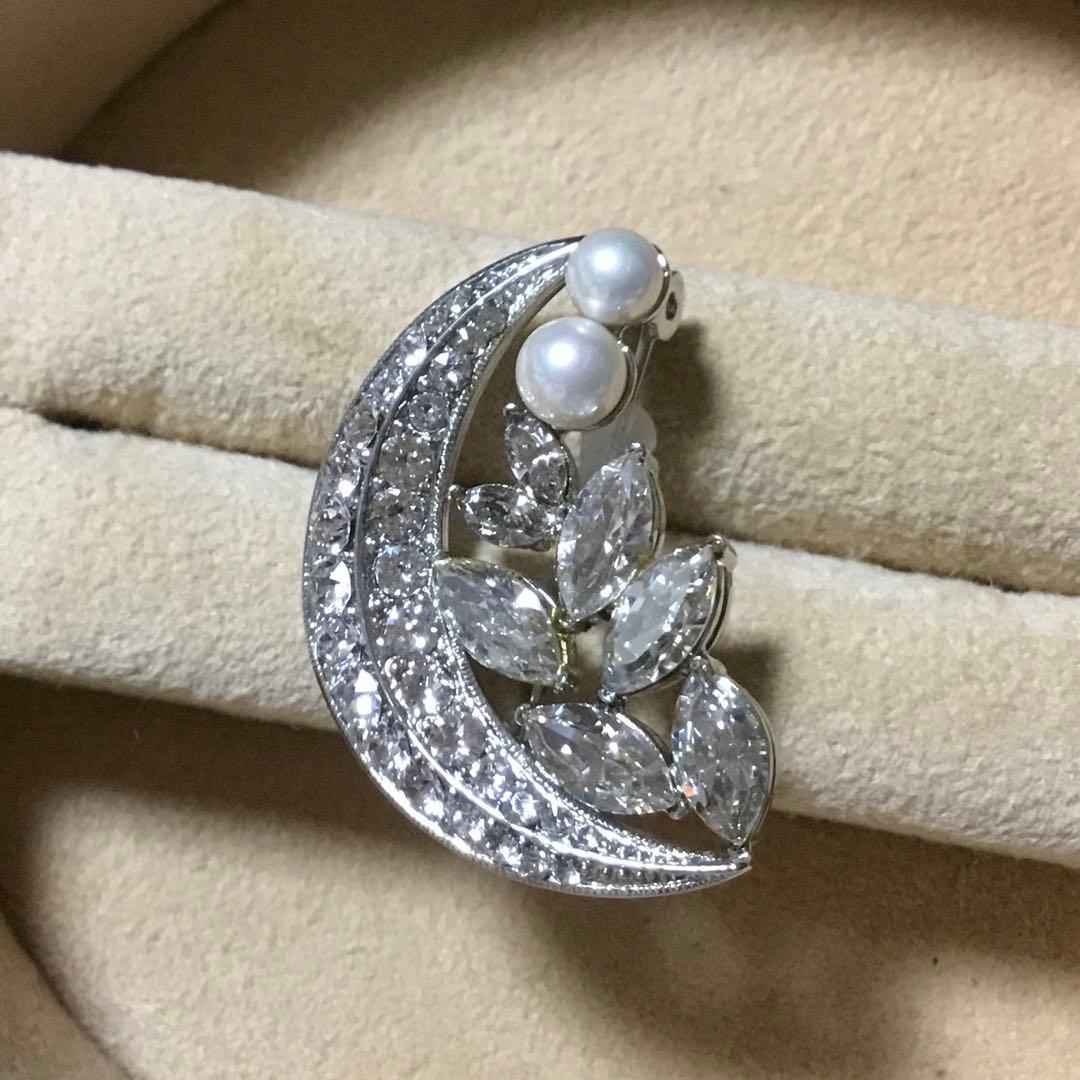 在庫一掃セール中！ 三日月型のロマンティックなブローチ