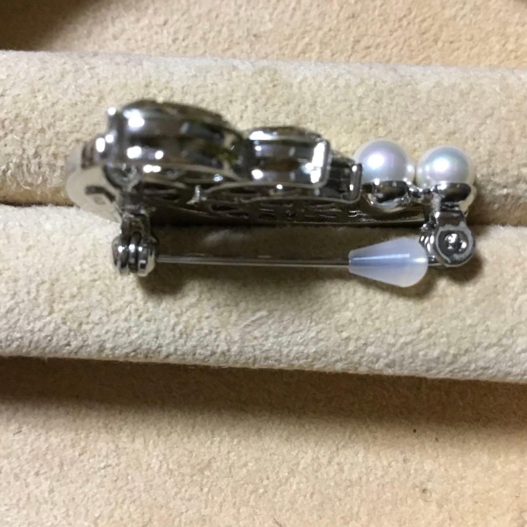 在庫一掃セール中！ 三日月型のロマンティックなブローチ