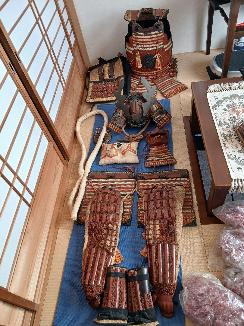 伝統的な日本の武士の鎧