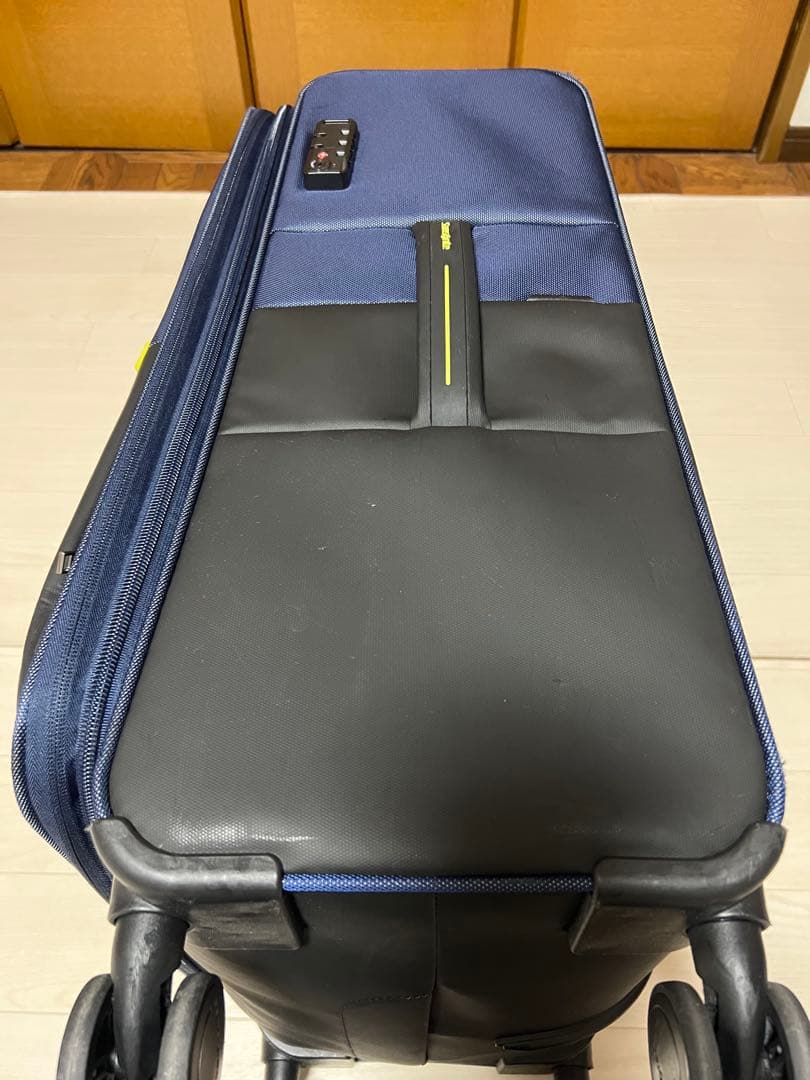 【超軽量】サムソナイト スーツケース ストラリウム スピナー Mサイズ