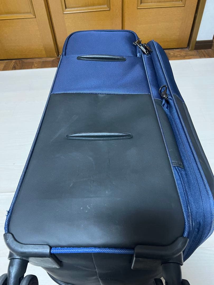 【超軽量】サムソナイト スーツケース ストラリウム スピナー Mサイズ