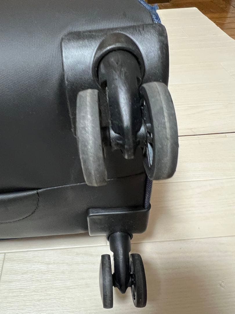 【超軽量】サムソナイト スーツケース ストラリウム スピナー Mサイズ