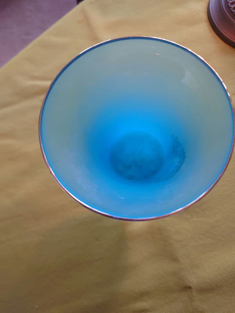 フランス　アンティークオパールオパリンガラス　フラワーベース