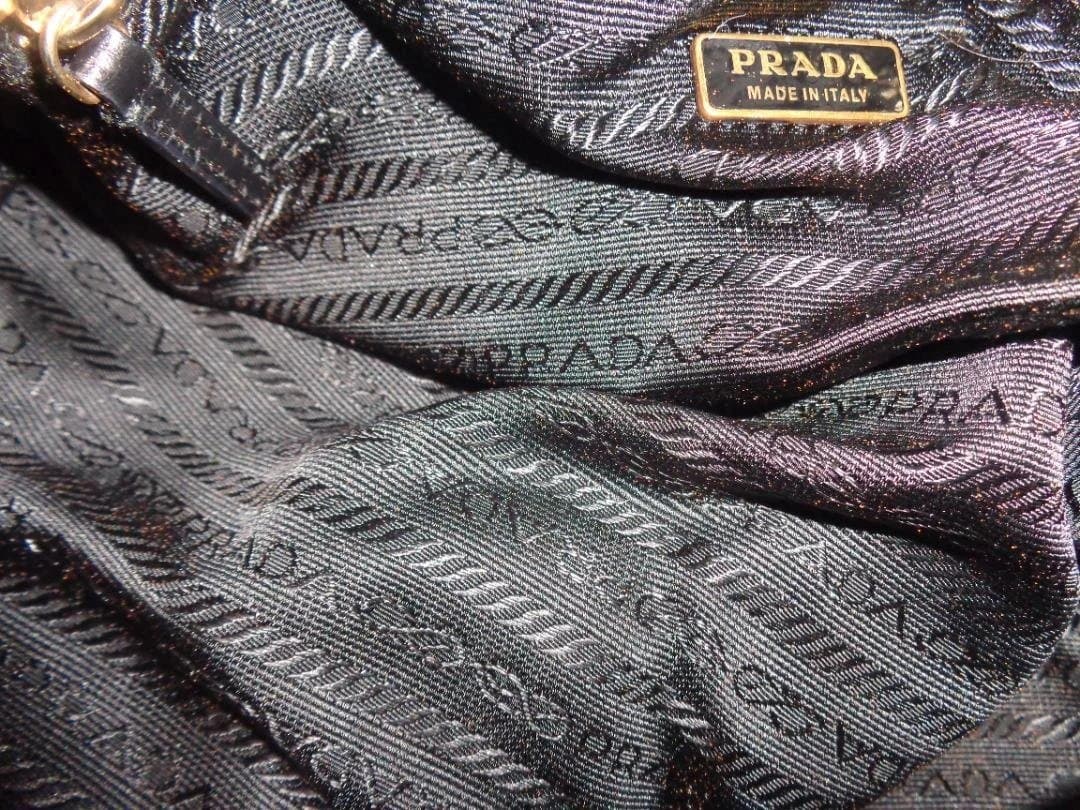 プラダ　黒 レザー ハンドバッグ ゴールド金具