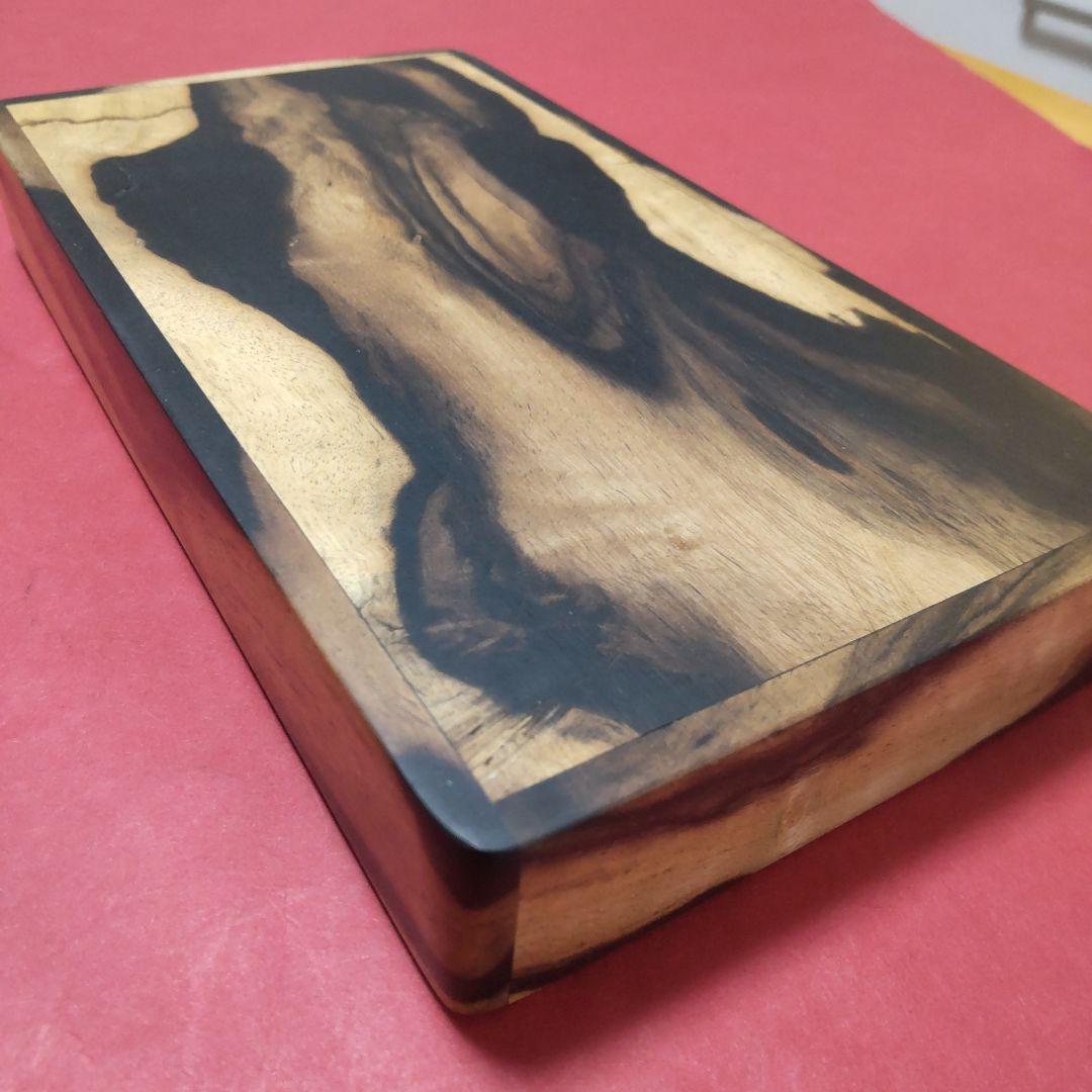 『にこ』の個性的な杢の黒柿の小物入れ&コースター2枚