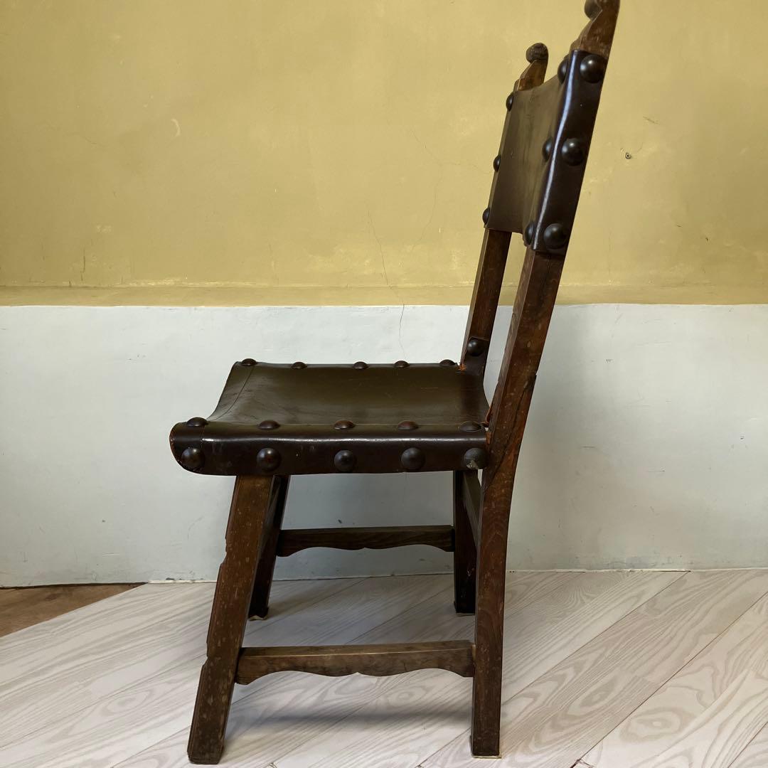 アンティーク彫刻入りダークブラウン木製椅子イギリスヴィンテージスタッズレザー