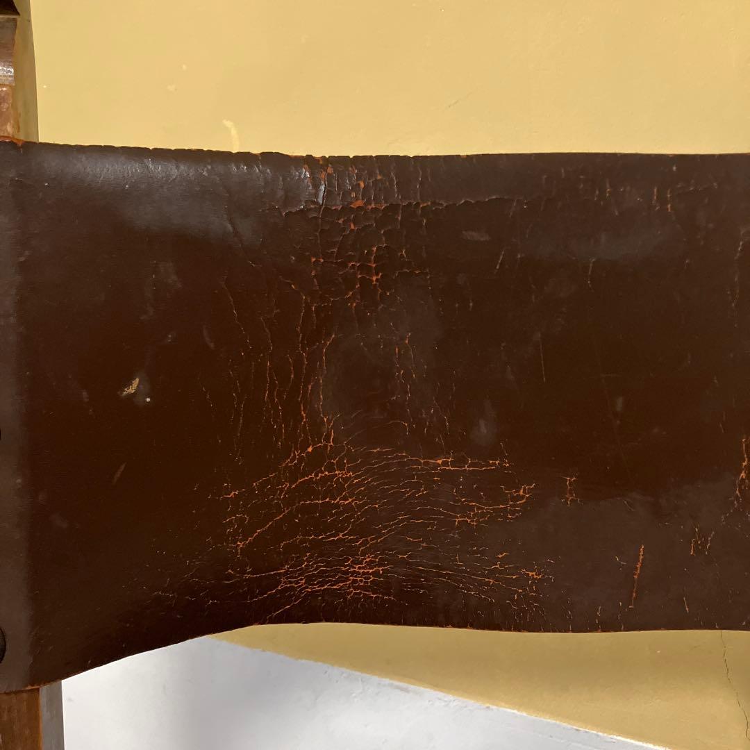 アンティーク彫刻入りダークブラウン木製椅子イギリスヴィンテージスタッズレザー