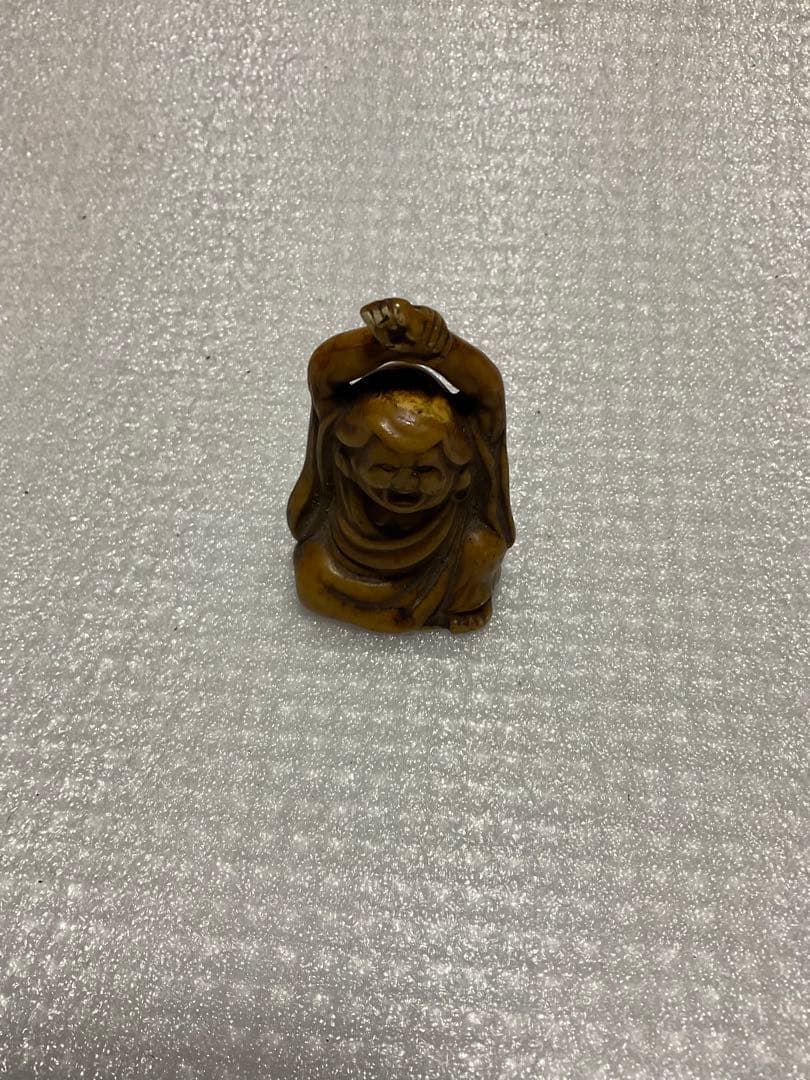 布袋様の根付／作者、年代は不明となっています？。