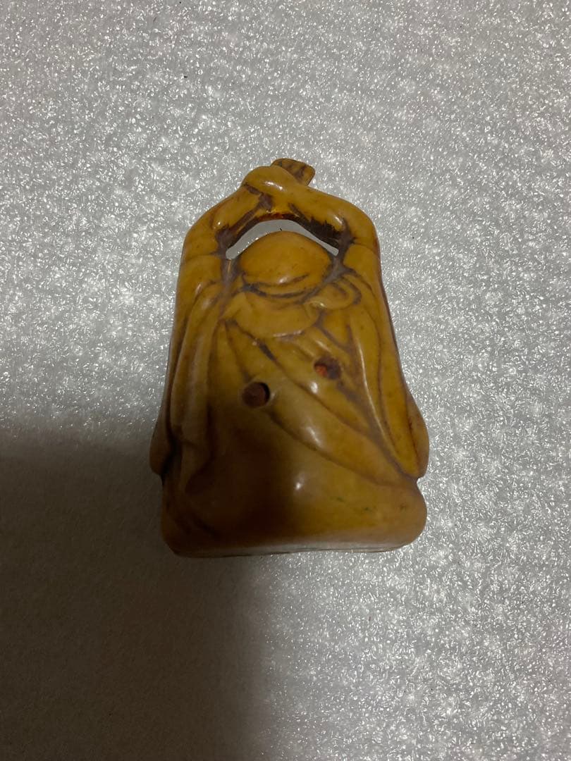 布袋様の根付／作者、年代は不明となっています？。