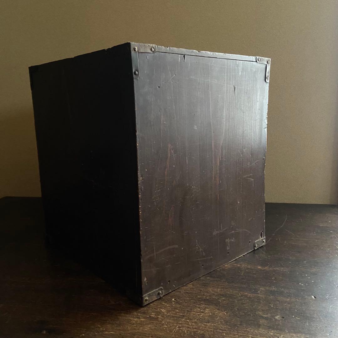 古い小引き出し　年代物　時代家具　　3段　鍵付き