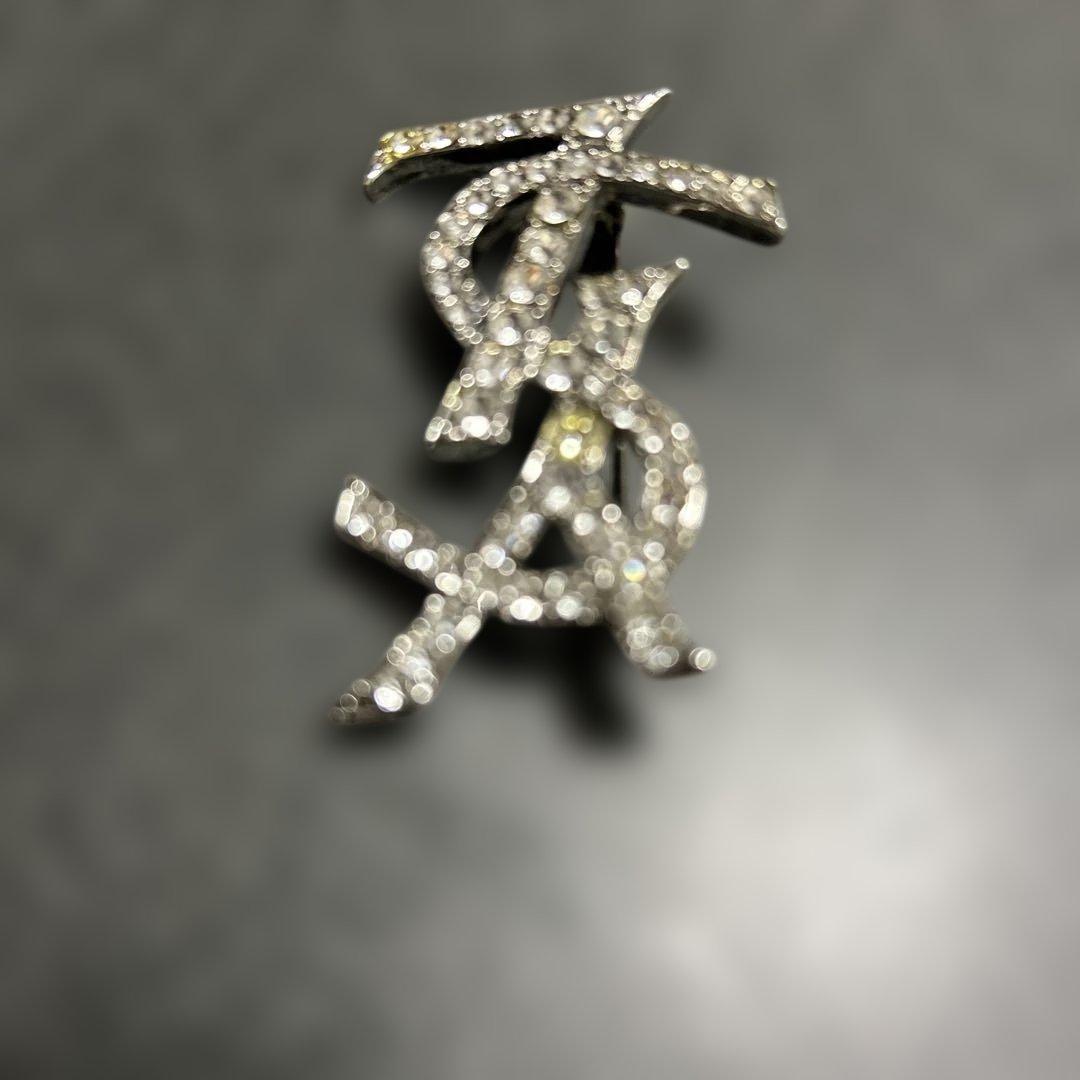 YSL ロゴ ブローチ シルバー クリスタル