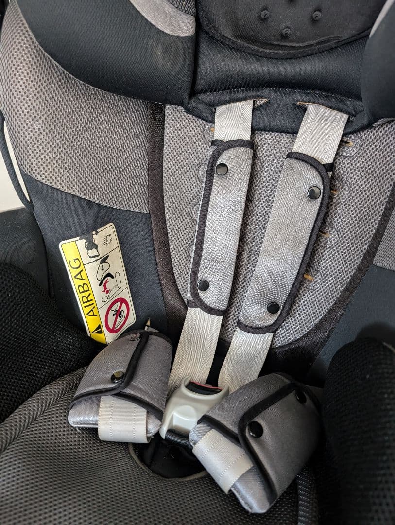 チャイルドシート　アップリカ　フラディアラクート　エレガント　シートベルト固定