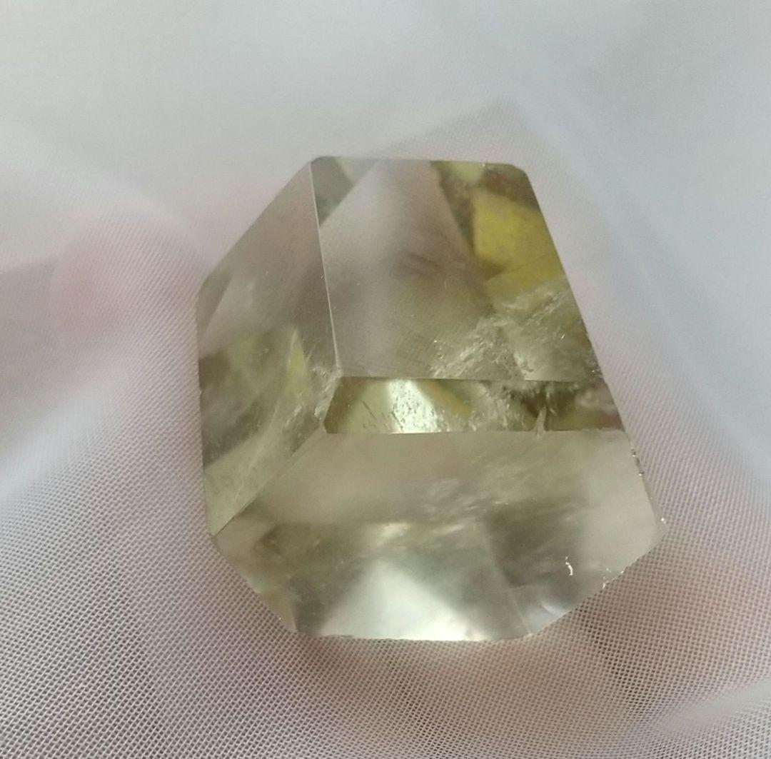 光の魔法❇️可愛い虹入り シトリン 六角柱