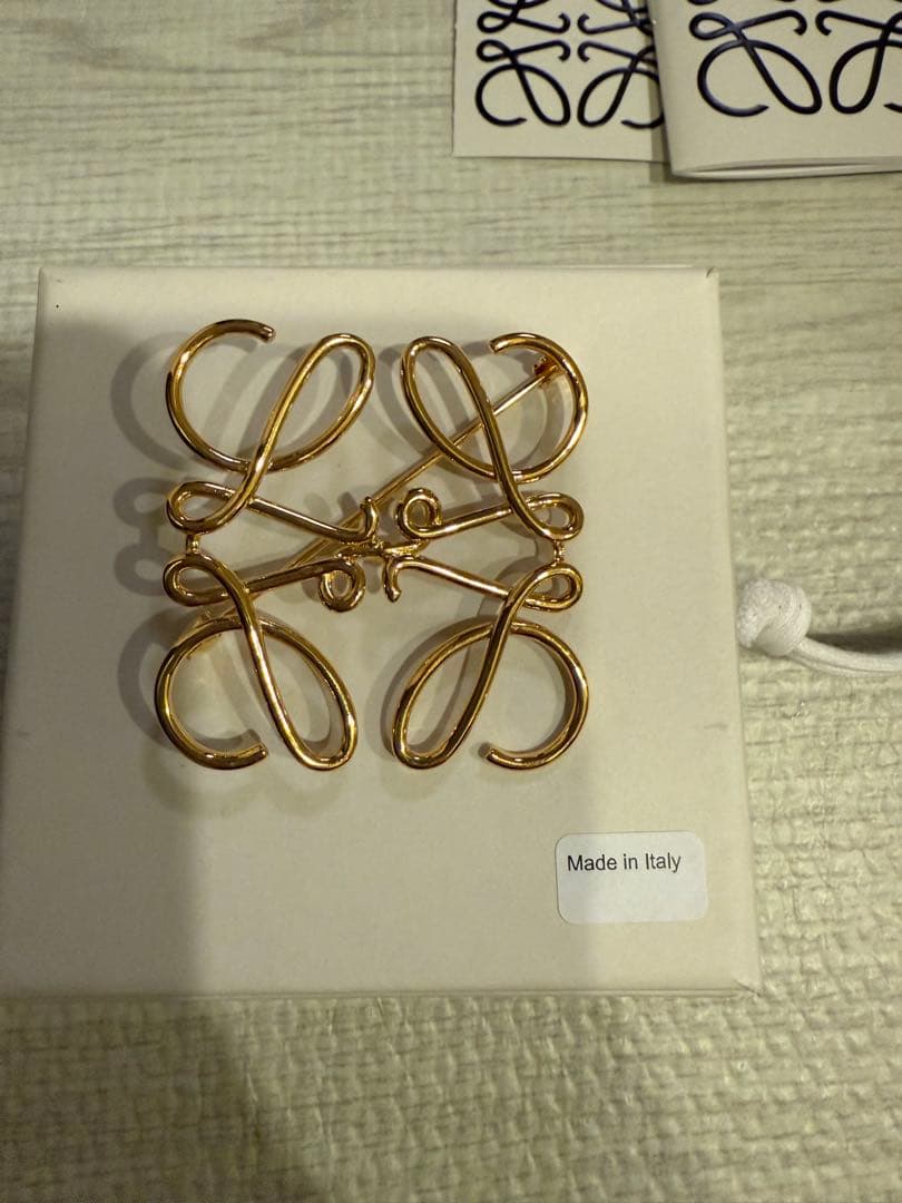 LOEWE アナグラム ブローチ (メタル) ゴールド 新品未使用品 あき