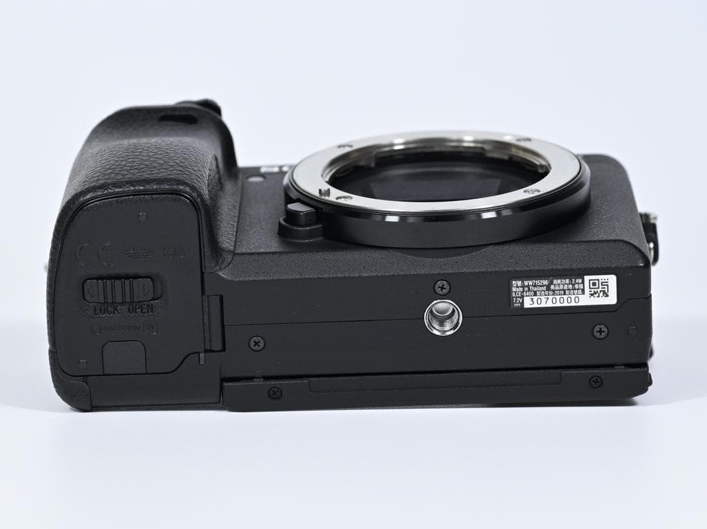 【超美品】SONY α6400 ILCE-6400 ボディ《ショット数2541》